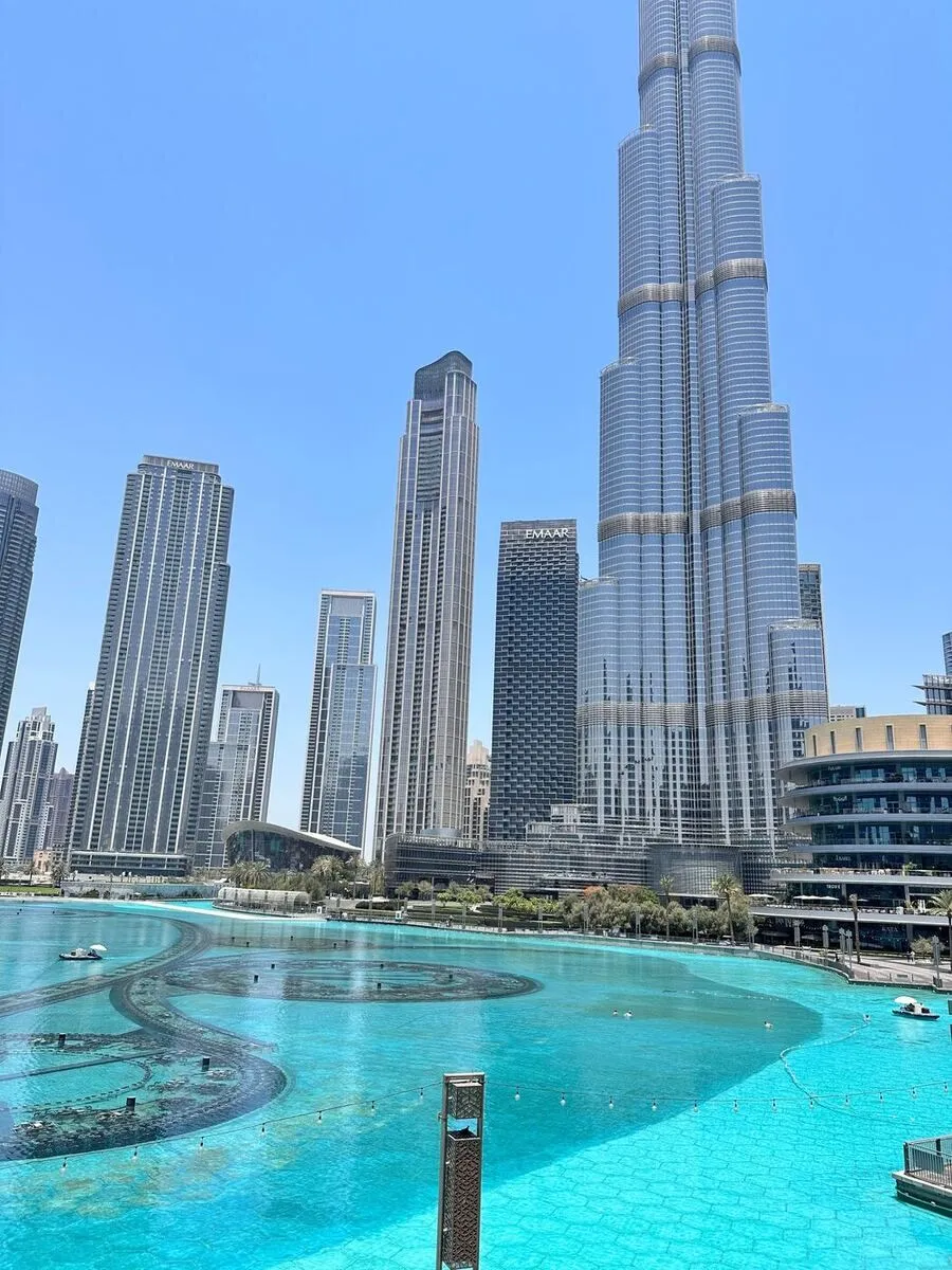 Burj Khalifa visto do lago do Dubai Mall